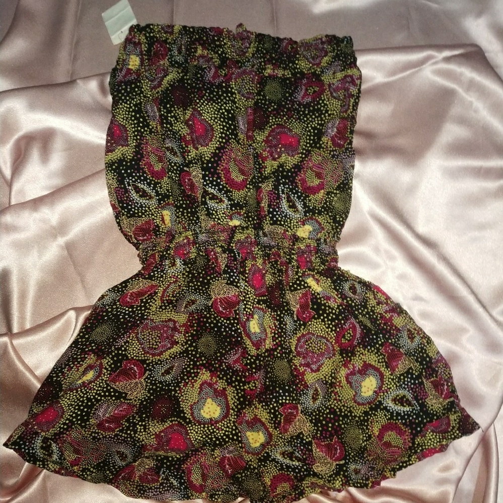 Fun printed romper never worn